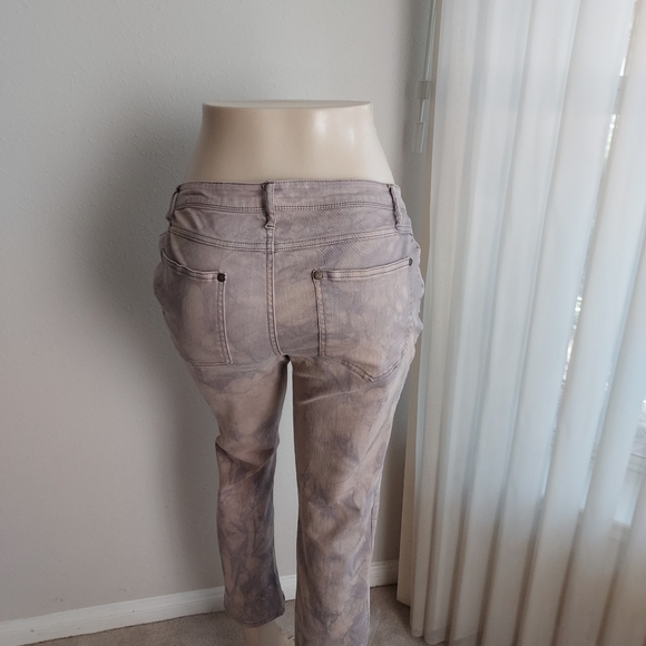 SU & LOLA TIE DIE KHAKI STRETCH BELT LOOP FIVE POCKET JEAN - Picture 3 of 3